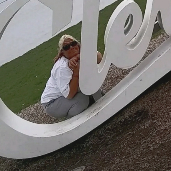 Meet your Posher, Terri - Picture 1 of 16